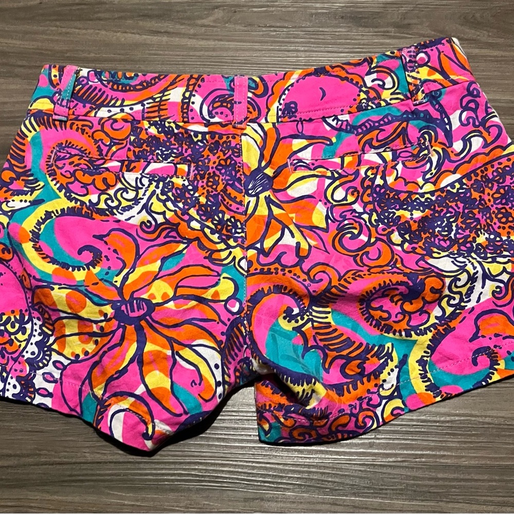 Lilly Pulitzer Vibrant Pink Patterned Women's Shorts - Picture 2 of 2